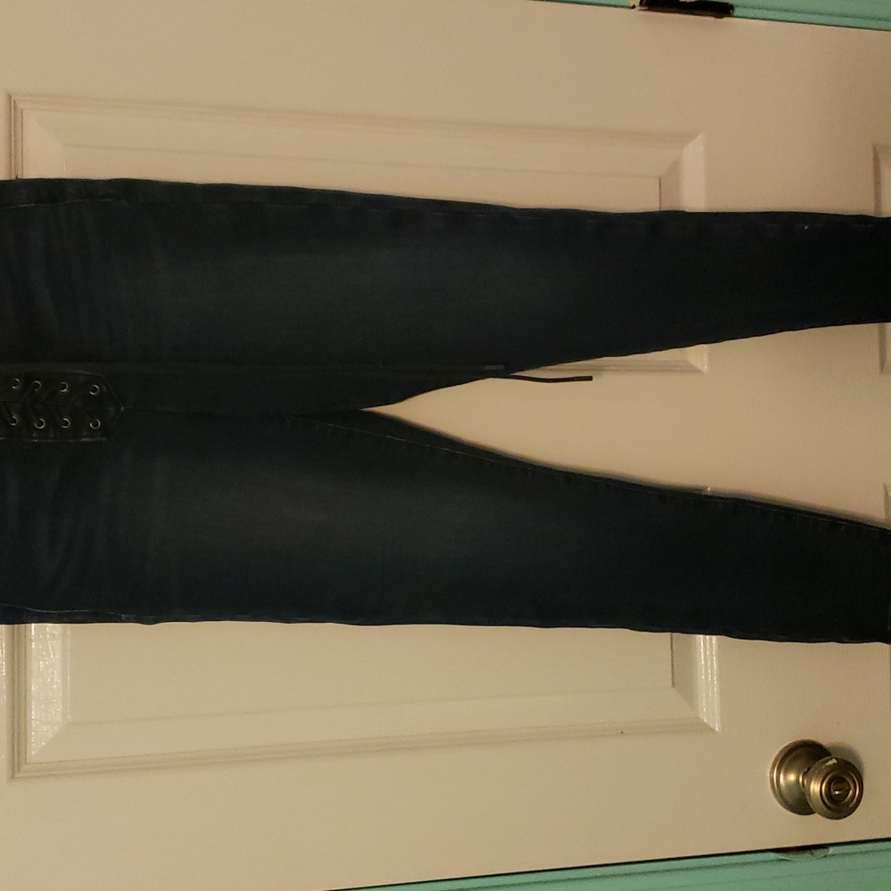 American EAGLE size 4 Short